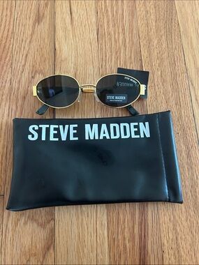 Steve Madden Gold Frame Sunglasses with Black Lenses NWT